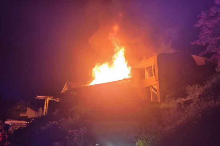 Münchwilen AG - Feuerwehr stundenlang mit Brandbekämpfung beschäftigt