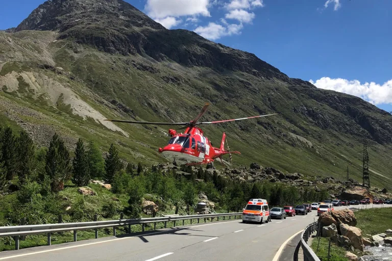 Unglück bei Silvaplana GR  – Motorradfahrer tödlich verunfallt