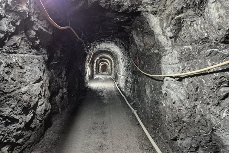 Bauen, Isleten UR – Nachtsperrungen im Harderbandtunnel