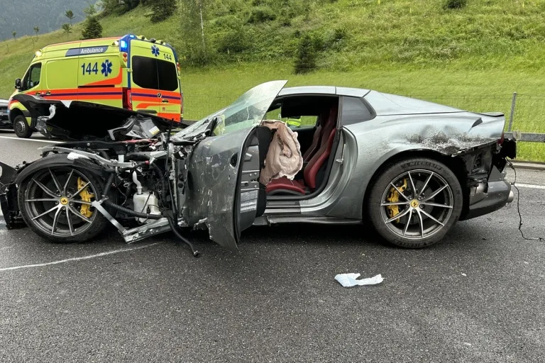 Silenen UR - A2 nach Unfall mit Sportwagen gesperrt