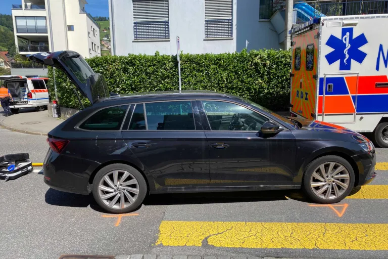 Unterägeri ZG – Velofahrer bei Unfall lebensbedohlich verletzt