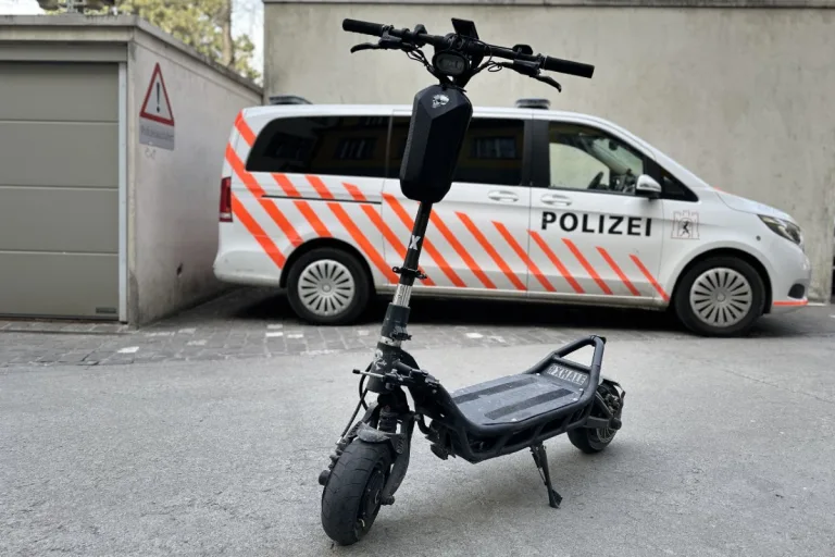 Chur GR - Elektro-Trottinett leistungssteigernd auf 110 km/h abgeändert