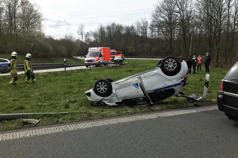Bottrop - PKW landet auf Dach