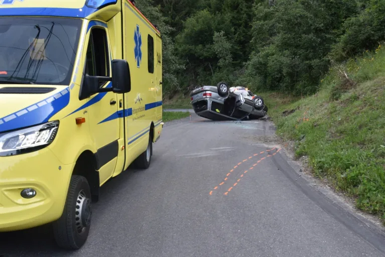 Andeer GR – Schwangere Fahrzeuglenkerin und 4 Monate altes Kind nach Unfall im Spital