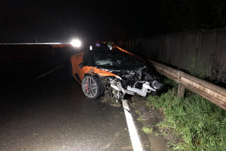 Mainz RP - Immenser Sachschaden nach Unfall mit einem Lamborghini Huracan