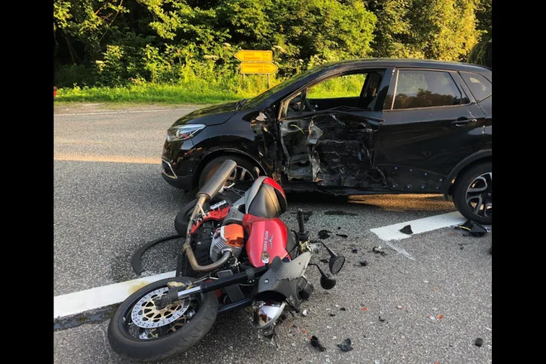 Münchweiler am Klingbach – Motorradfahrer bei Verkehrsunfall tödlich verletzt