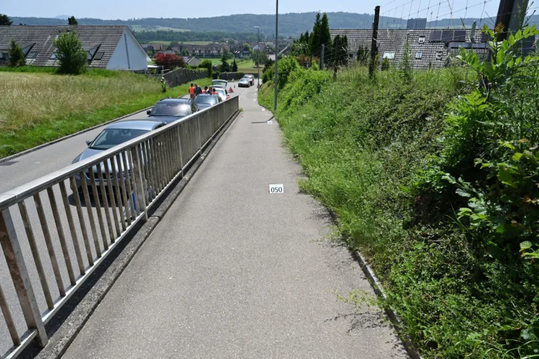 Regensdorf ZH – Velofahrer nach Kollision mit Fussgänger schwer verletzt