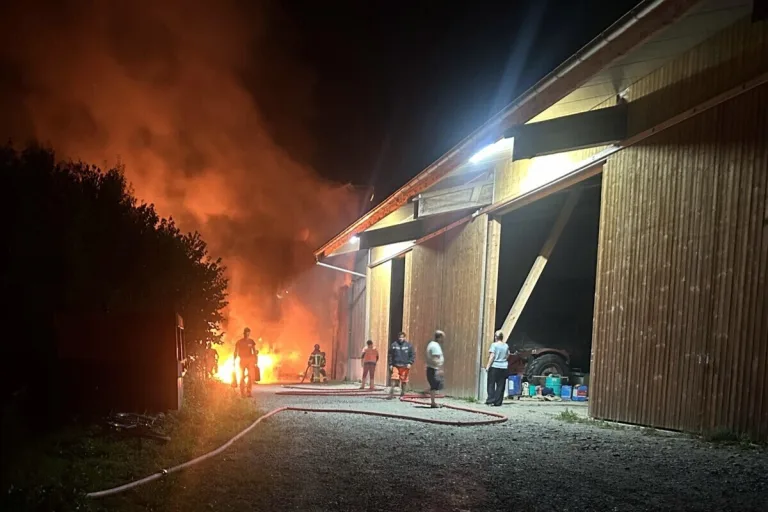 Gränichen AG – Traktorbrand neben Stall
