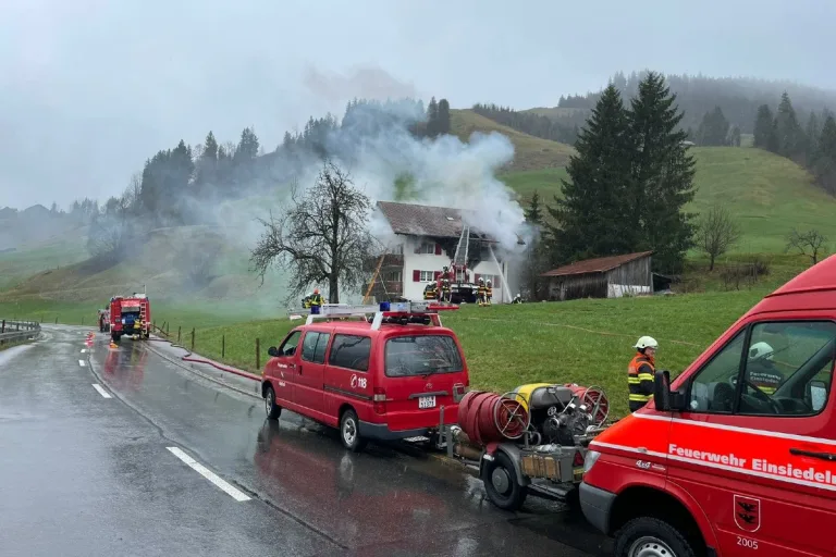 Alpthal SZ - Wohnhaus nach Brand nicht mehr bewohnbar
