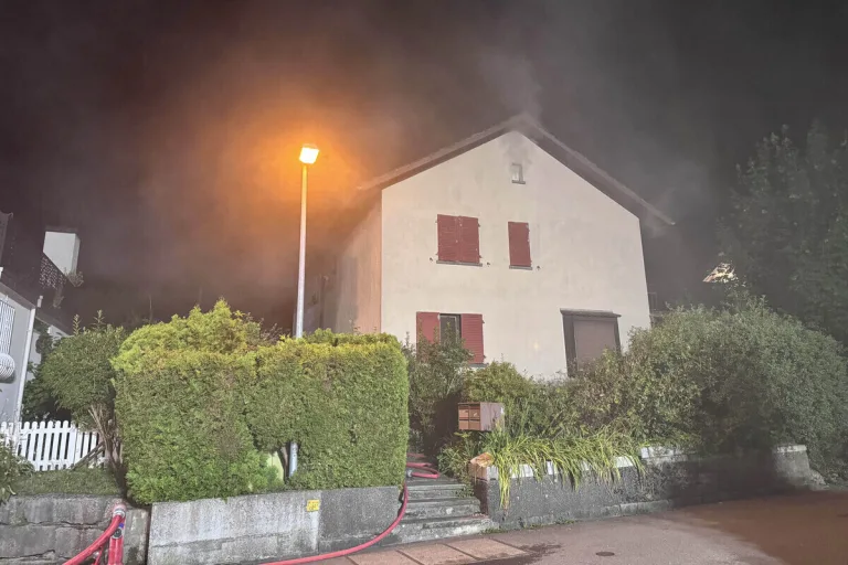 Lachen SZ - Tödlicher Brand in einem Zweifamilienhaus