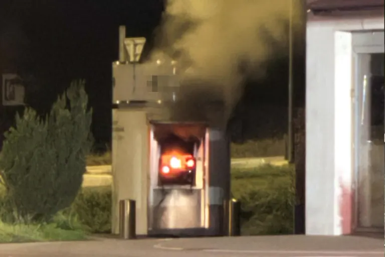 Wilen bei Wil TG – Bancomat in Brand gesetzt