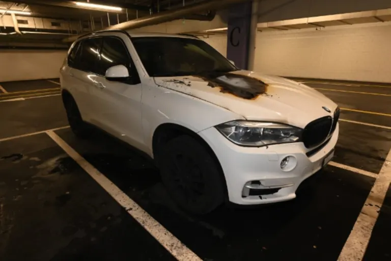 Zug - BMW in Tiefgarage in Brand geraten