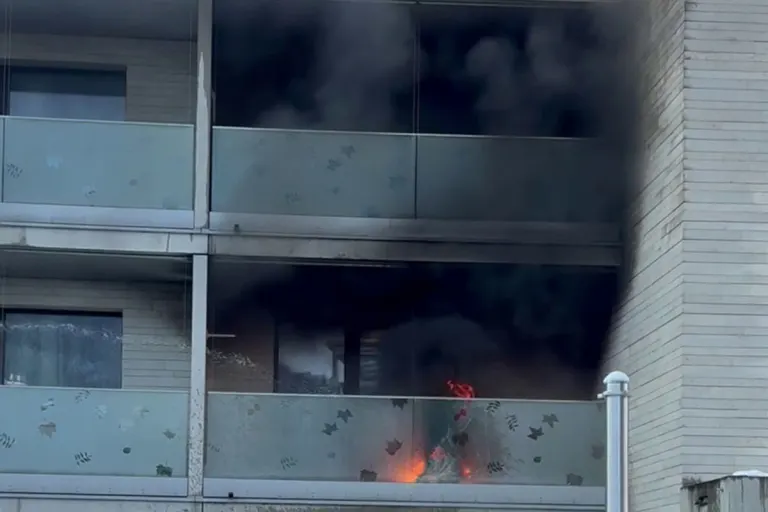 Pfäffikon SZ – Balkon in Brand geraten