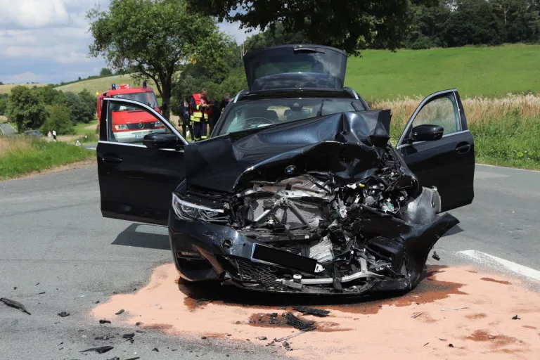 Borgentreich – Unfall mit drei schwer verletzten Personen