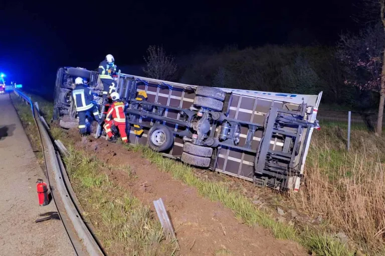 Triebsees - Unfall auf der A20 - LKW überschlagt sich