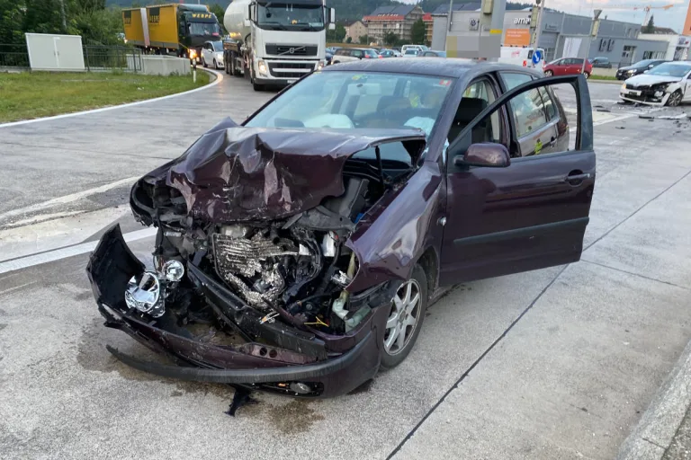 Rheinfelden AG – Vortrittmissachtung befördert 2 Personen ins Spital