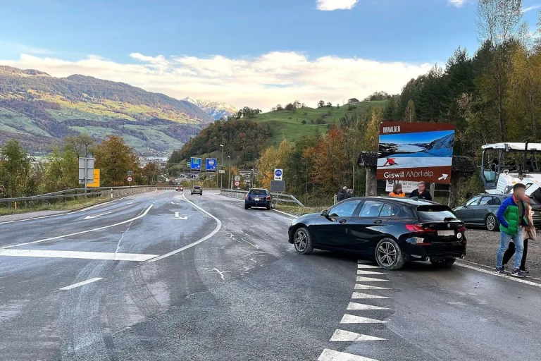 Giswil OW - Erheblicher Sachschaden nach Unfall