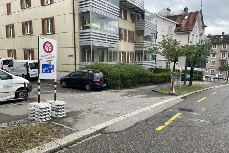 St.Gallen - 7-Jähriger bei Kollision verletzt - Fahrer verlässt den Unfallort