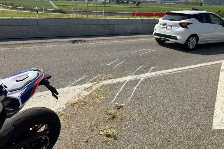Benken SG - Unfall heute beim Autobahnkreuz Reichenburg auf der A3