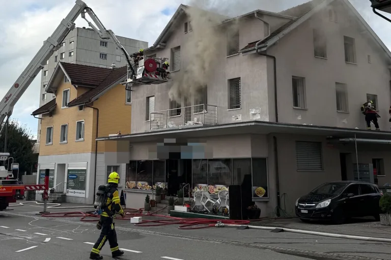 Bazenheid SG – Grossbrand fordert drei Verletzte