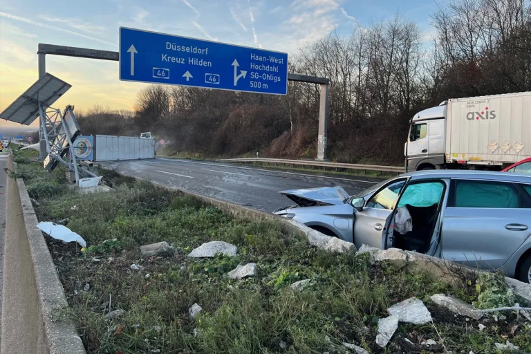 A46 Haan – Transport mit Gefahrgut umgestürzt und in Brand geraten