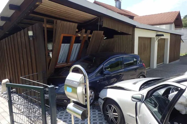 Jestetten - 18-Jährige verwechselt Brems- mit dem Gaspedal 