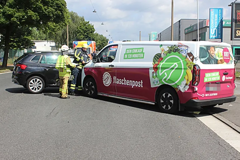 Langenfeld NW – Drei Personen verletzt nach Verkehrsunfall