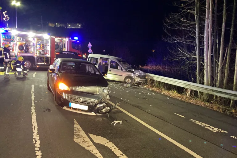 Wipperfürth NW – Eine Schwerverletzte nach Unfall wegen Vorfahrtsverstoß