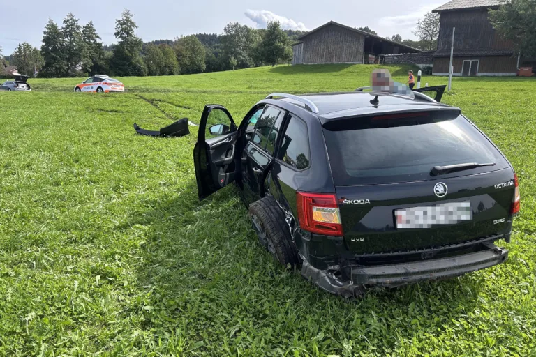 Waldkirch SG – Ablenkung führt zu Unfall zwischen zwei Autos