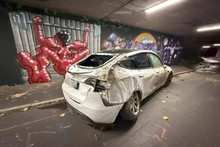 Unfall in Neuenhof AG – Betrunkener stürzt mit Auto in Unterführung
