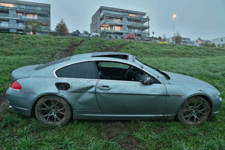 Geuensee LU – Auto überschlägt sich bei Unfall