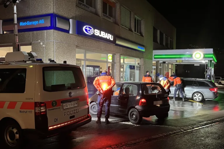 Sevelen SG - 36 Fahrzeuge bei Lichtkontrolle kontrolliert