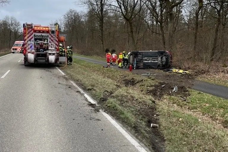 Böhl-Iggelheim – 81-jähriger Fahrer kippt mit Auto bei Unfall um