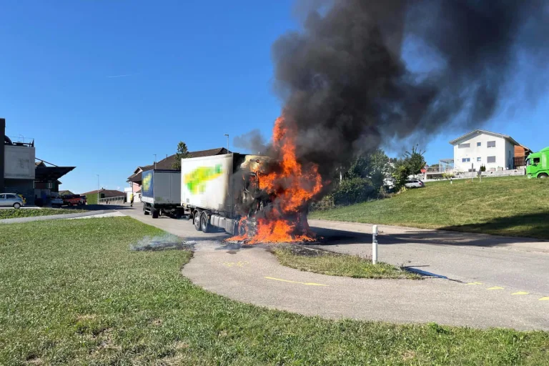 Bazenheid SG – Lastwagen in Brand