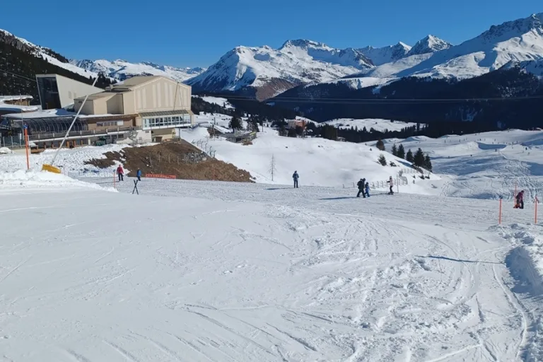 Arosa GR - Mann stirbt nach Skiunfall 