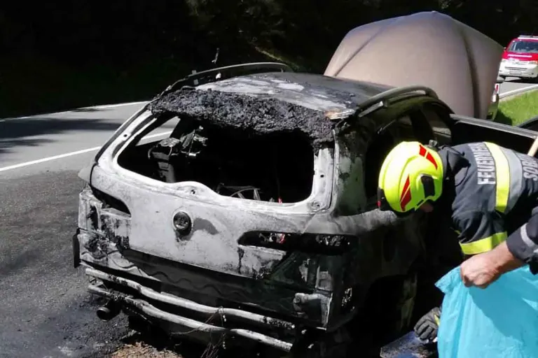Soboth - Alfa Romeo fing während der Fahrt Feuer 
