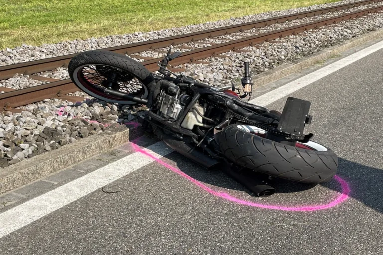 Unfall Frauenfeld TG - 30-jähriger Motorradfahrer nach Kollision mit Auto schwer verletzt
