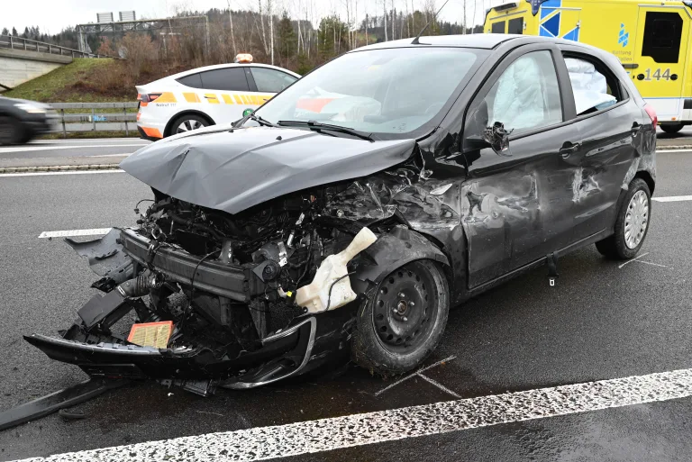 A1 St. Gallen – 12-jährige Mitfahrerin bei Unfall verletzt