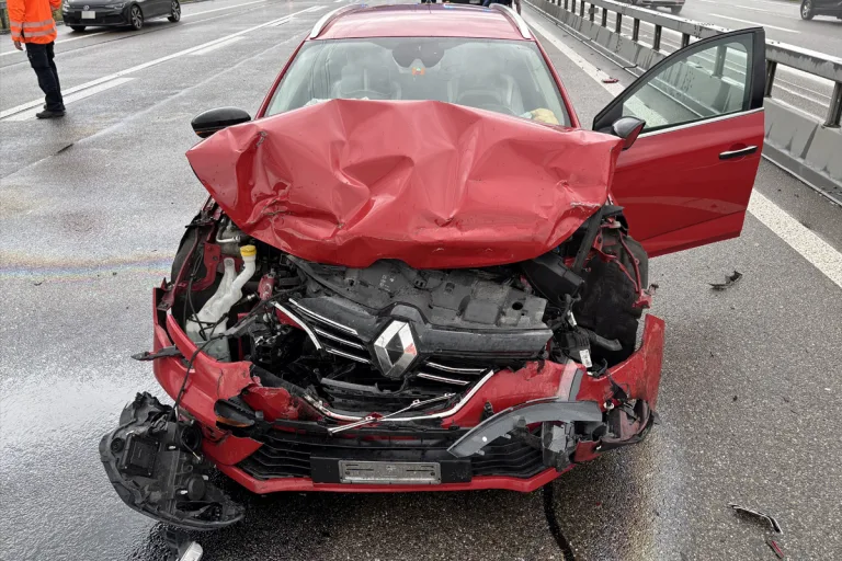 A3 Bilten GL – Drei Verletzte bei Auffahrunfall in Baustelle