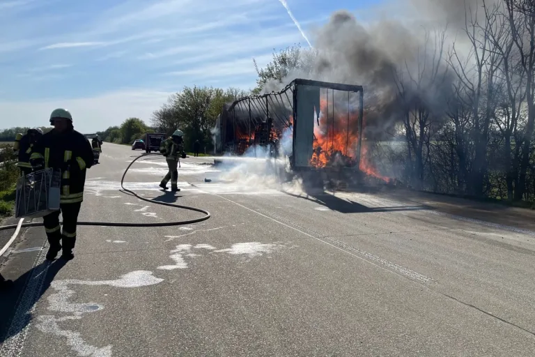 Goch - Massive Rauchentwicklung durch LKW-Brand