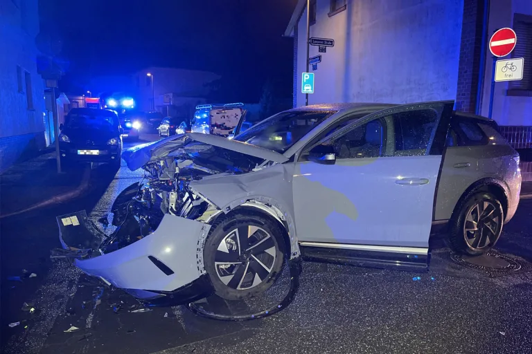 Offenbach HE – Drei Verletzte nach Unfall mit hohem Sachschaden