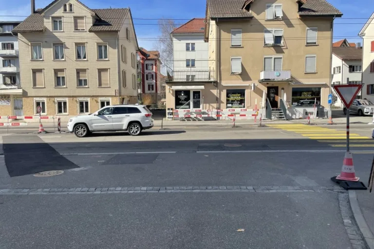St. Gallen - Fussgängerin bei Unfall leicht verletzt