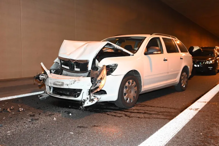 Unfall mit drei Fahrzeugen gestern in Wagen SG 