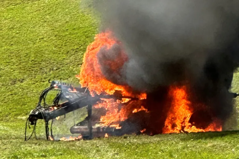 Unterschlatt AI - Rundballenpresse geht in Flammen auf