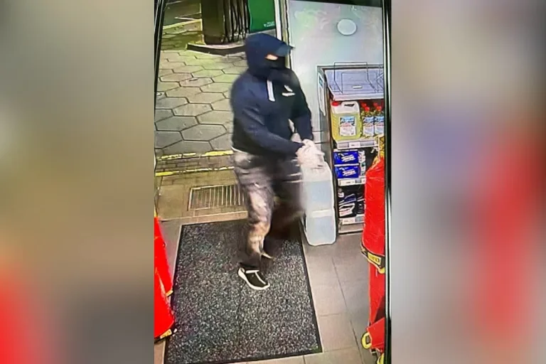 Peine-Stederdorf – Raubüberfall auf Tankstelle – Wer hat den Täter gesehen?
