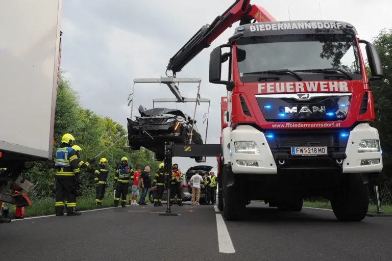 Biedermannsdorf NÖ – Feuerwehr im Dauereinsatz