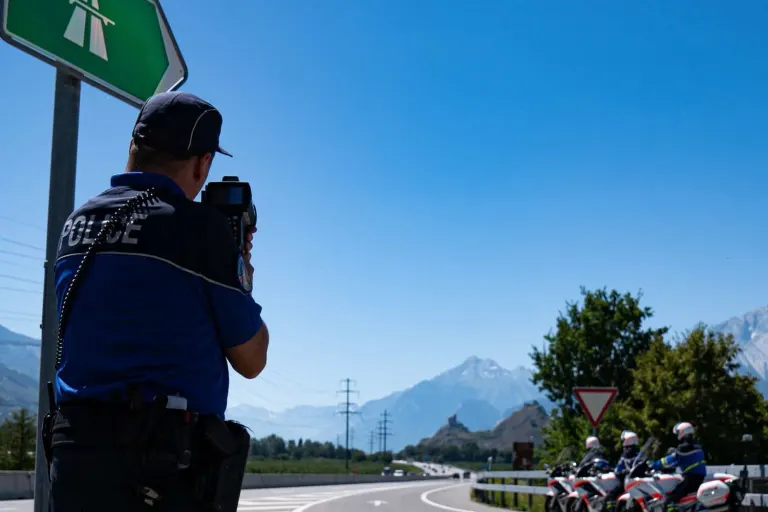 Wallis – Raser brettert mit 183 km/h statt 80 km/h über Simplonpass
