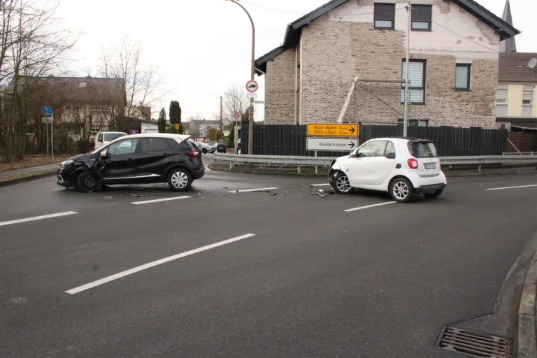 Niederkassel – Kollision mit Gegenverkehr