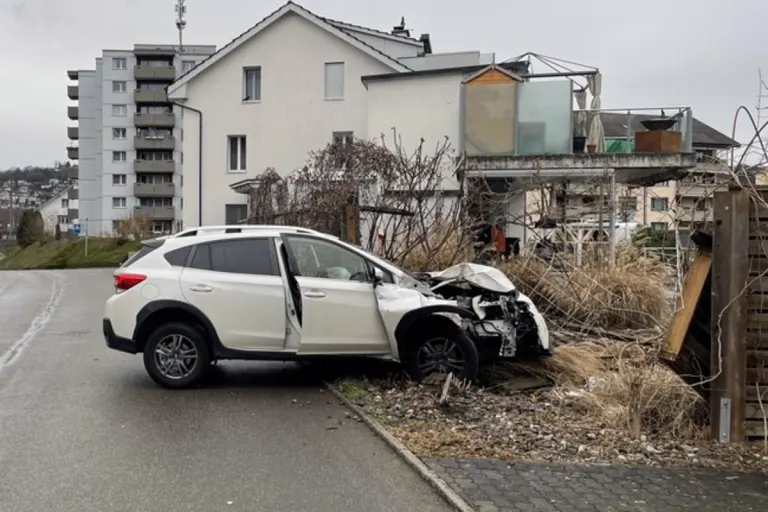 Bremgarten AG - Schlaf am Steuer führt zu Unfall 