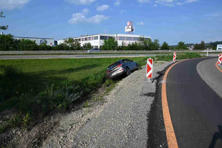 Oberbüren SG - Autofahrerin verunfallt alkoholisiert